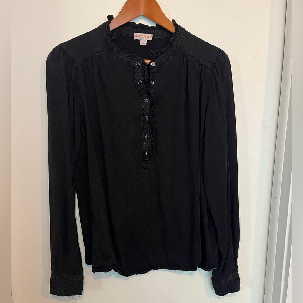 NWOT Knox Rose Denim Buttondown -M